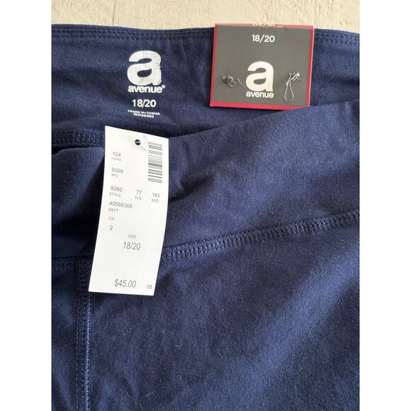 Navy Avenue Capris Size 18/20 NWT Retail 45$ - Picture 3 of 3